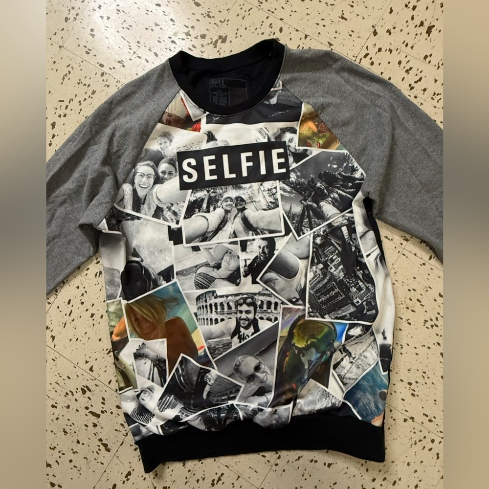 VINTAGE Stylish Graphic Selfie Sweater - Gray and Black